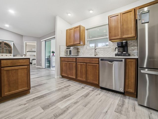 1033 ALOHA WAY, Lady Lake, FL 32159