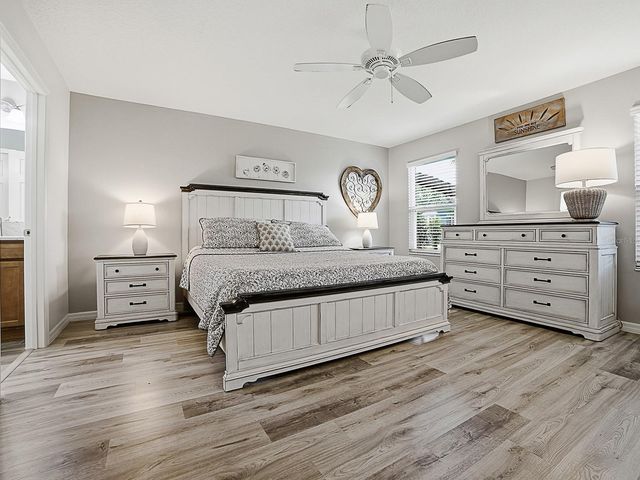 1033 ALOHA WAY, Lady Lake, FL 32159