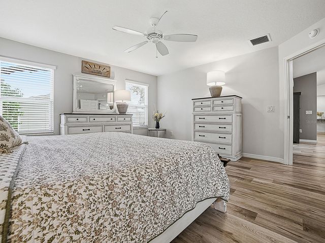 1033 ALOHA WAY, Lady Lake, FL 32159