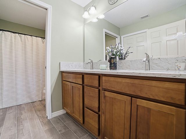 1033 ALOHA WAY, Lady Lake, FL 32159