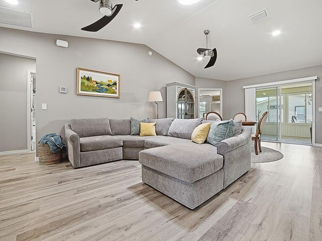 1033 ALOHA WAY, Lady Lake, FL 32159