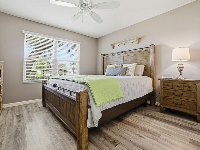 1033 ALOHA WAY, Lady Lake, FL 32159