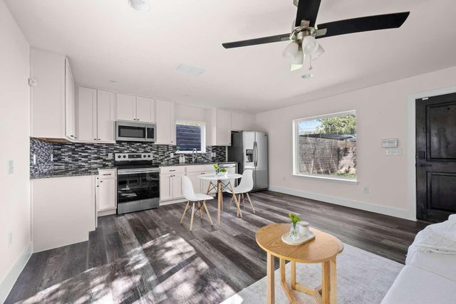 917 Vargas RD B, Austin, TX 78741