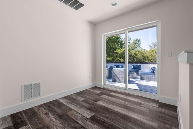 917 Vargas RD B, Austin, TX 78741