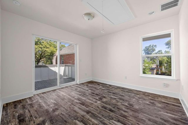 917 Vargas RD B, Austin, TX 78741