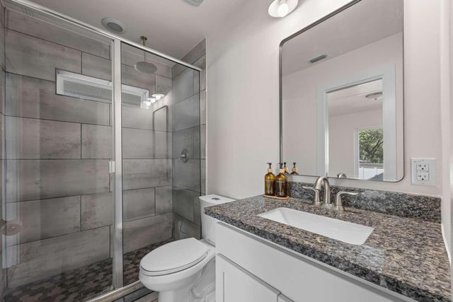 917 Vargas RD B, Austin, TX 78741