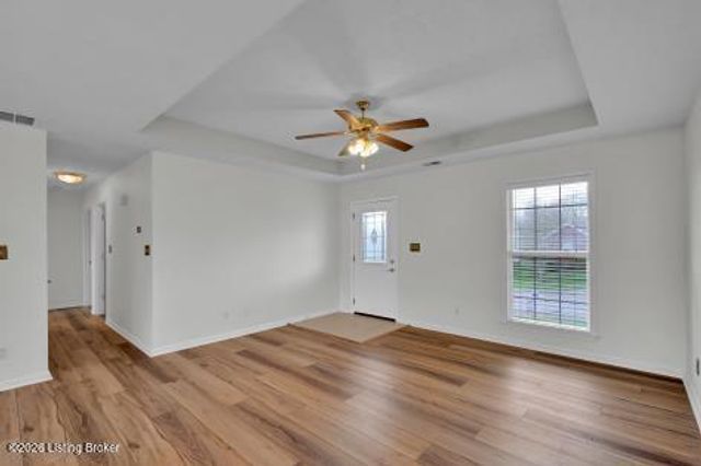 72 Lone Oak Dr, Eminence, KY 40019