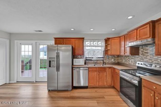 72 Lone Oak Dr, Eminence, KY 40019