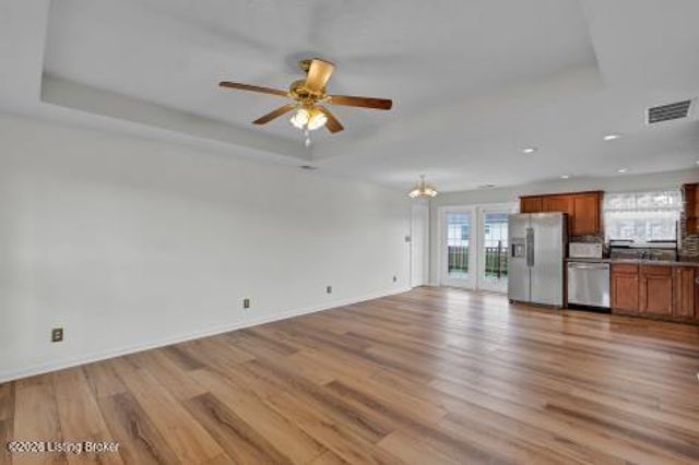 72 Lone Oak Dr, Eminence, KY 40019