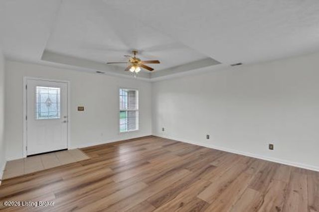 72 Lone Oak Dr, Eminence, KY 40019