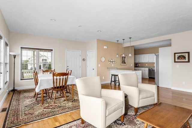 4 Candlelight Ln, Bellingham, MA 02019