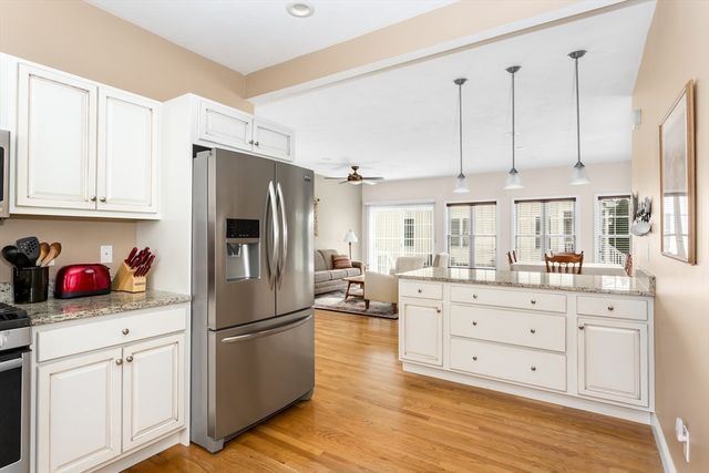 4 Candlelight Ln, Bellingham, MA 02019