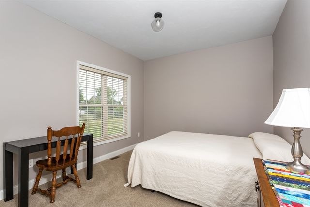 4 Candlelight Ln, Bellingham, MA 02019