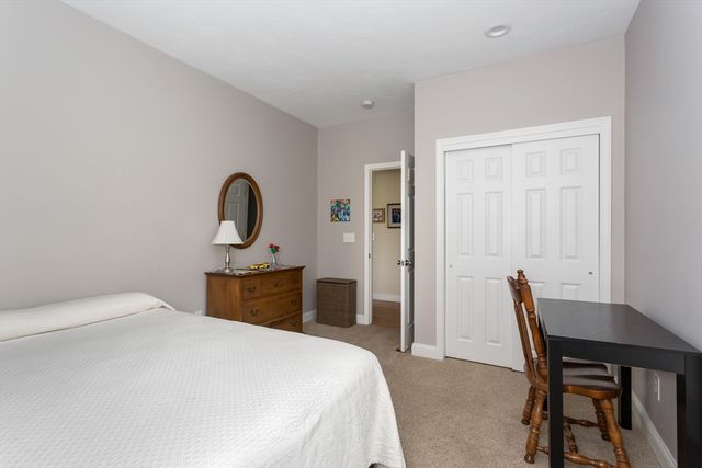4 Candlelight Ln, Bellingham, MA 02019