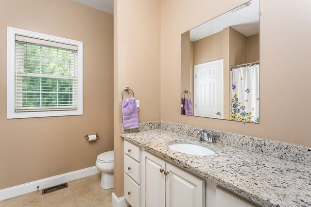 4 Candlelight Ln, Bellingham, MA 02019