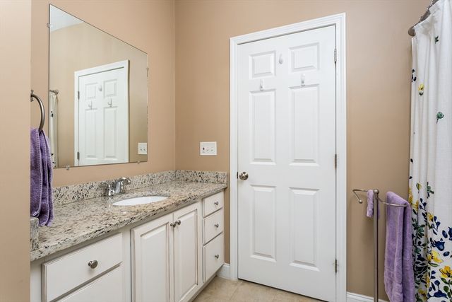 4 Candlelight Ln, Bellingham, MA 02019
