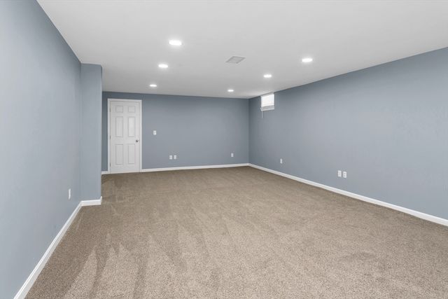 4 Candlelight Ln, Bellingham, MA 02019