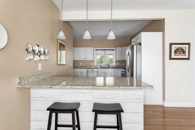4 Candlelight Ln, Bellingham, MA 02019
