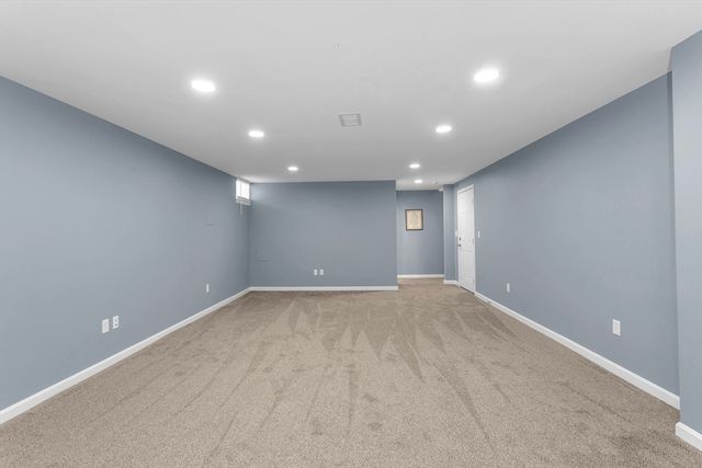 4 Candlelight Ln, Bellingham, MA 02019