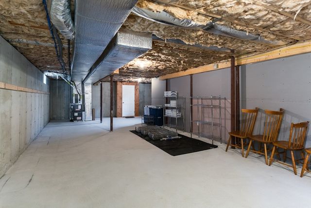 4 Candlelight Ln, Bellingham, MA 02019