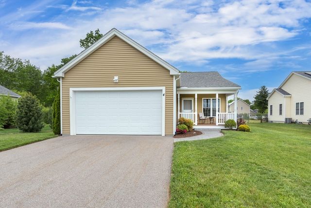 4 Candlelight Ln, Bellingham, MA 02019
