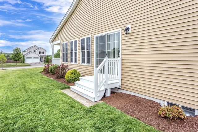 4 Candlelight Ln, Bellingham, MA 02019