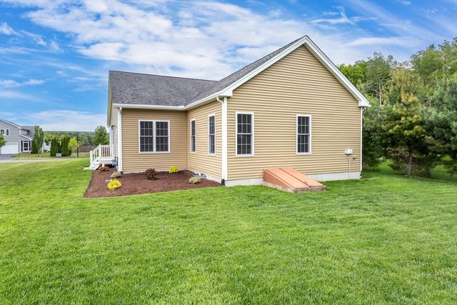4 Candlelight Ln, Bellingham, MA 02019