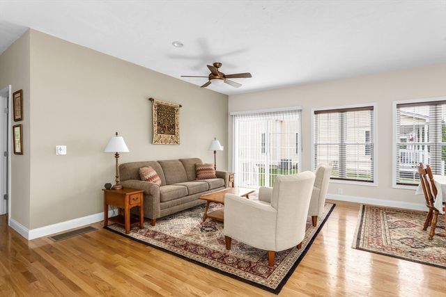 4 Candlelight Ln, Bellingham, MA 02019