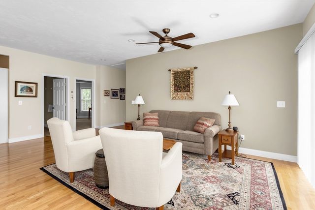 4 Candlelight Ln, Bellingham, MA 02019