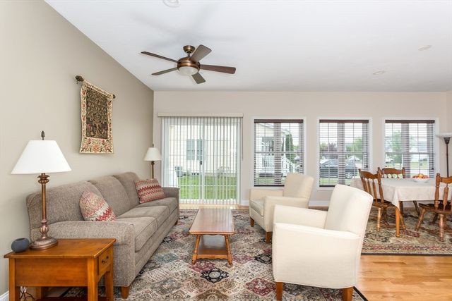 4 Candlelight Ln, Bellingham, MA 02019
