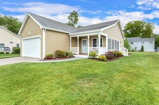 4 Candlelight Ln, Bellingham, MA 02019