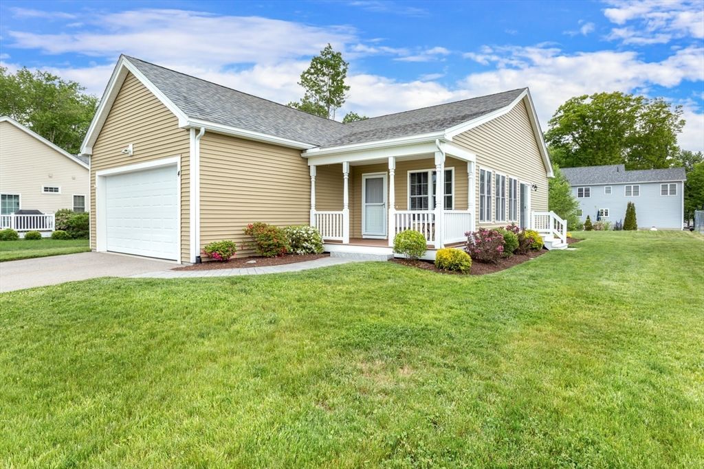 4 Candlelight Ln, Bellingham, MA 02019