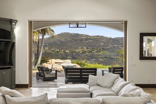 7628 Top O The Morning Way, San Diego, CA 92127