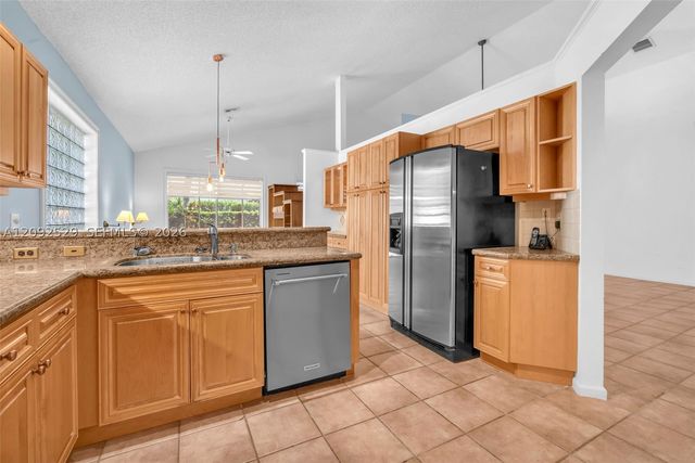 1545 W Lacosta Dr W, Pembroke Pines, FL 33027