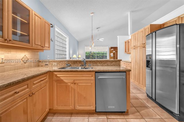 1545 W Lacosta Dr W, Pembroke Pines, FL 33027