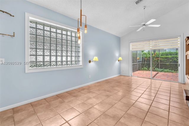 1545 W Lacosta Dr W, Pembroke Pines, FL 33027