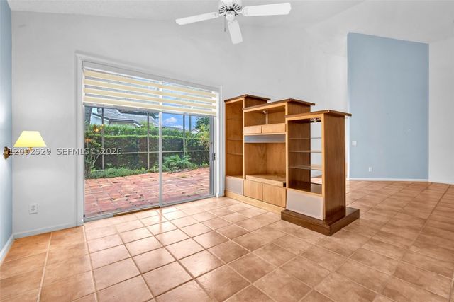 1545 W Lacosta Dr W, Pembroke Pines, FL 33027
