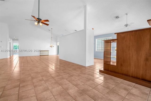 1545 W Lacosta Dr W, Pembroke Pines, FL 33027
