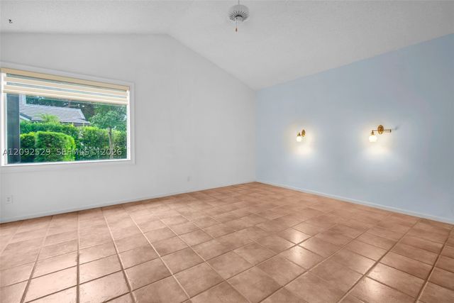 1545 W Lacosta Dr W, Pembroke Pines, FL 33027