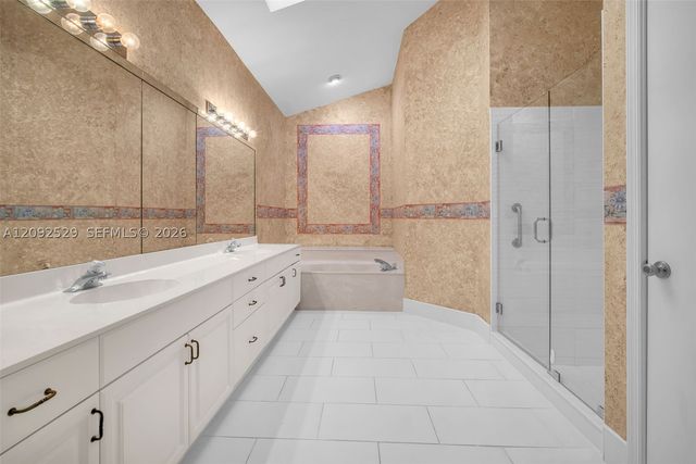 1545 W Lacosta Dr W, Pembroke Pines, FL 33027