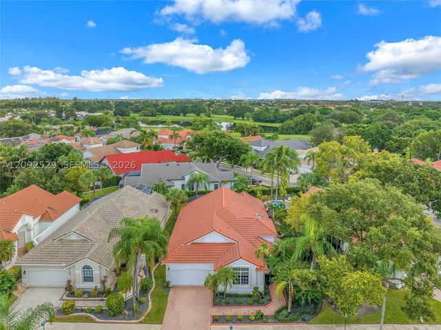 1545 W Lacosta Dr W, Pembroke Pines, FL 33027