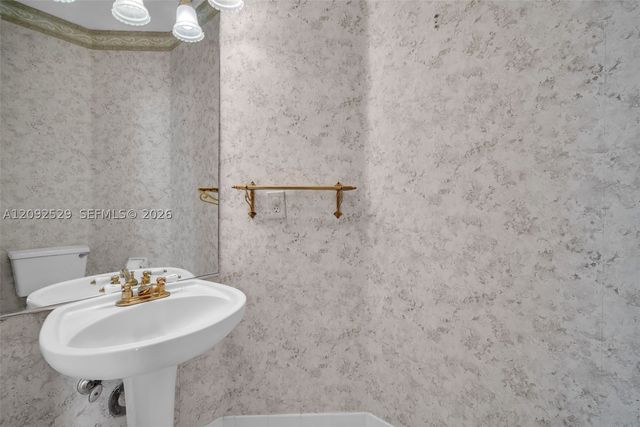 1545 W Lacosta Dr W, Pembroke Pines, FL 33027