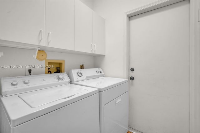 1545 W Lacosta Dr W, Pembroke Pines, FL 33027