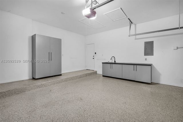 1545 W Lacosta Dr W, Pembroke Pines, FL 33027