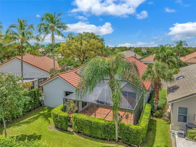 1545 W Lacosta Dr W, Pembroke Pines, FL 33027