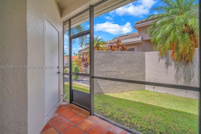 1545 W Lacosta Dr W, Pembroke Pines, FL 33027