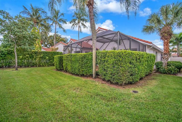 1545 W Lacosta Dr W, Pembroke Pines, FL 33027