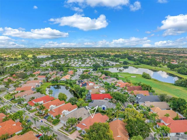 1545 W Lacosta Dr W, Pembroke Pines, FL 33027