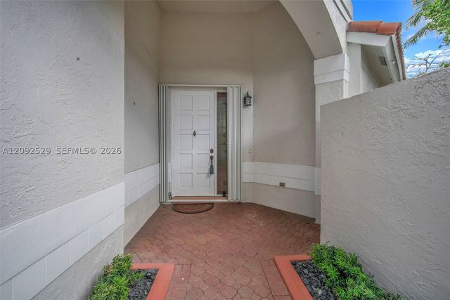1545 W Lacosta Dr W, Pembroke Pines, FL 33027