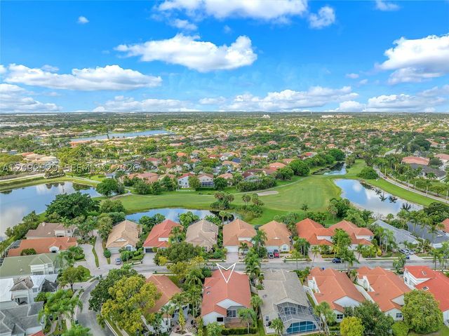 1545 W Lacosta Dr W, Pembroke Pines, FL 33027